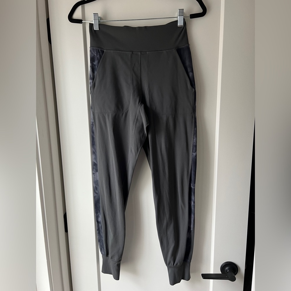 Lululemon Align Jogger full length with track stripe on sides, size 6 grey